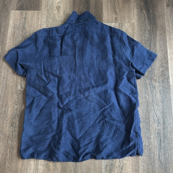 Banana Republic Men’s size large button shirt. 47% linen, 43% rayon, 10% nylon. - Picture 5 of 5